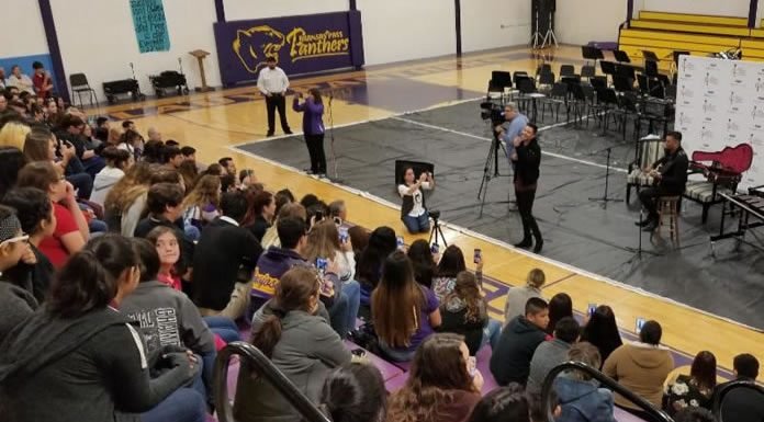 Luis Coronel en El Programa Latin Grammy en Las Escuelas