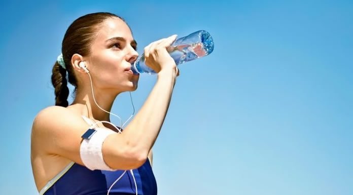 ¿Es Mejor Consumir Bebidas Deportivas Que Agua Mientras Haces Ejercicio?