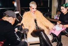Celebra Katy Perry Cierre De Gira Con Su Tradicional Tatuaje Conmemorativo