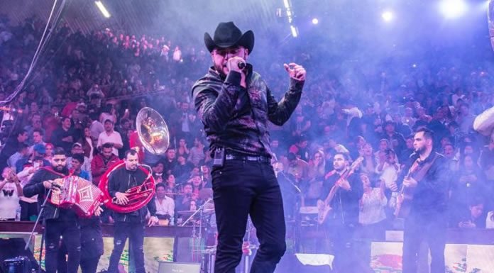 Gerardo Ortiz Arrasa En El Palenque De La Feria De Tlaxcala