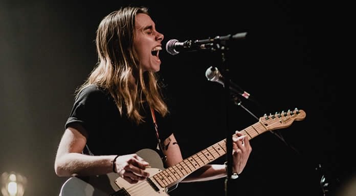 Julien Baker Lanza Dos Sencillos Consecutivos "Tokyo" Y "Sucker Punch"