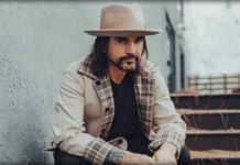 Juanes Presenta Su Versión De La Canción "Vía Láctea" De Zoé