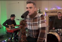 Robbie Williams Comparte El Performance En Vivo De Su Sencillo "Snowflakes"